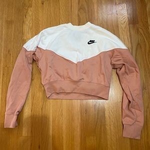 Cropped Nike crewneck in white/salmon color size s